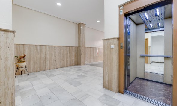 Reventa - Ático -
Torrevieja - Paseo Maritimo